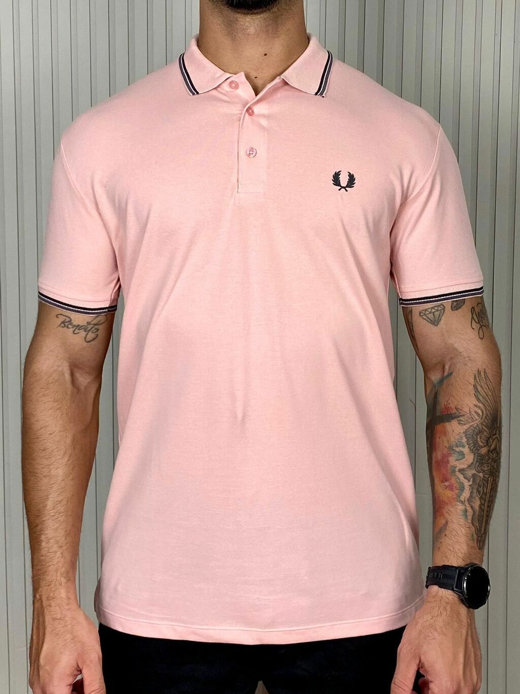 photo-2025-05-20-22-58-03-b03e2fe61e36ab0e9817478552039728-1024-1024 Polo Fred Perry Rosa P - Imagem 1