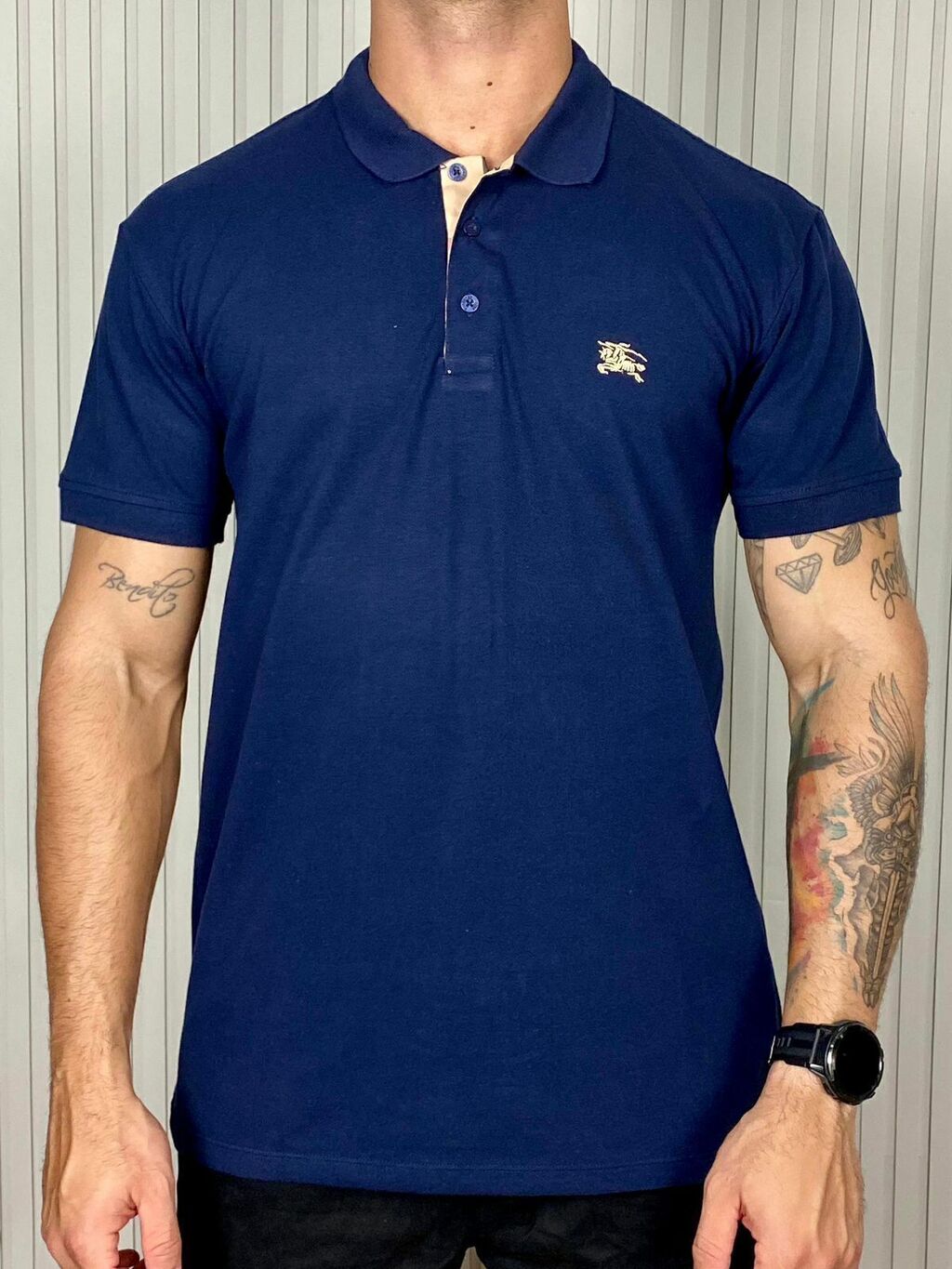 photo-2025-05-20-22-58-32-00d881511784499adc17478535651629-1024-1024 Polo Burberry Azul P - Imagem 1
