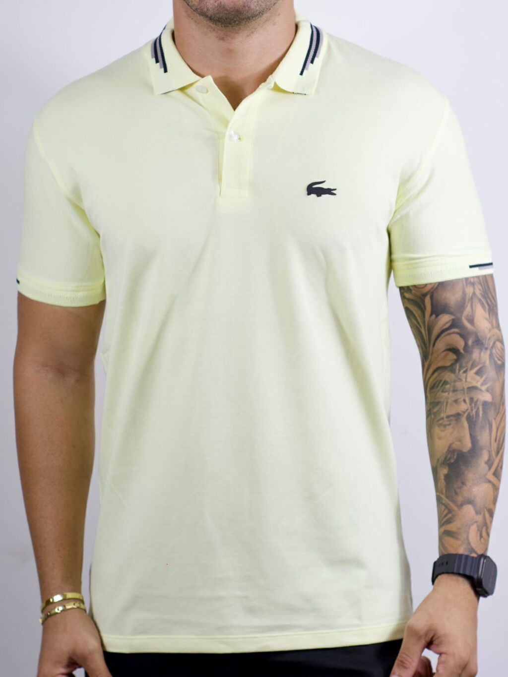 photo-2026-03-11-10-49-55-7f9a81e463a1bc682617751269801169-1024-1024 Polo Lacoste Silk Amarelo P - Imagem 1