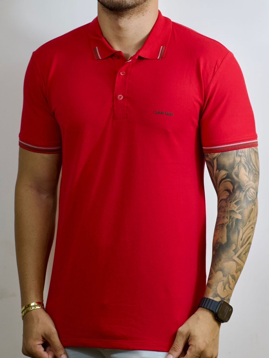 photo-2026-03-16-22-19-45-2-e87480312ef7f088d917737586907213-1024-1024 Polo Calvin Klein Clássica Vermelho P - Imagem 1