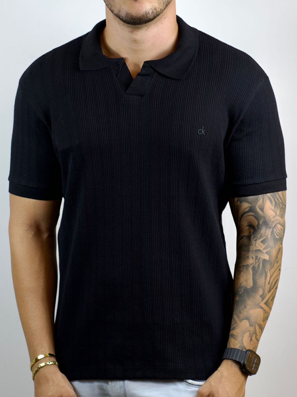 photo-2026-03-25-21-24-20-4306c3506caa928aec17745505424083-1024-1024 Polo Calvin Klein Texturizada Preto P - Imagem 1