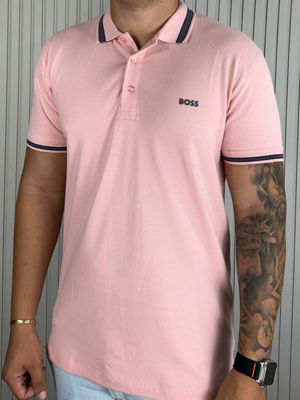 whatsapp-image-2025-01-11-at-10-01-21-1-5e970577b8a820f73517366038052447-1024-1024 Polo Hugo Boss Rosa P - Imagem 1